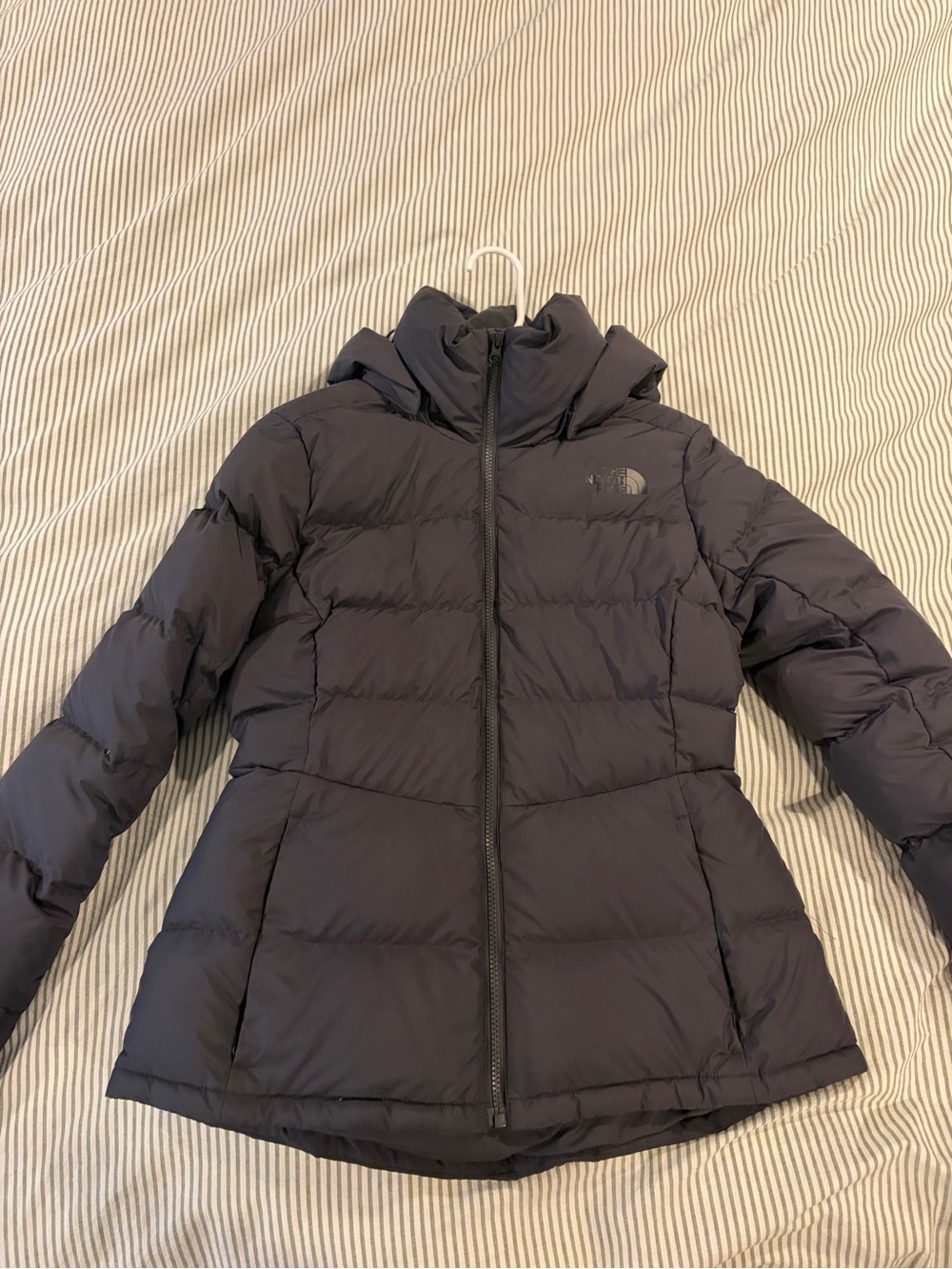 The North Face Women's Black Puffer Jacket with Hood Small/Medium (Defect)